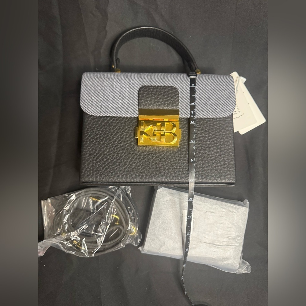 Elegant Gray and Black Handbag - Picture 6 of 6
